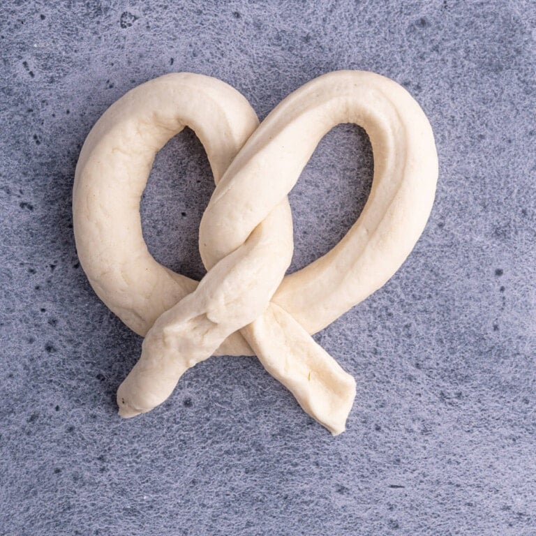Fully shaped soft pretzel