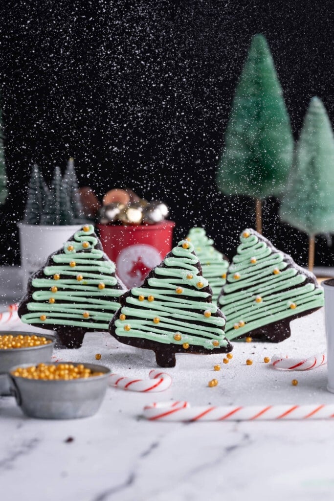 https://marleysmenu.com/wp-content/uploads/2020/11/Chocolate-Peppermint-Christmas-Tree-Cookies-with-Snow-683x1024.jpg