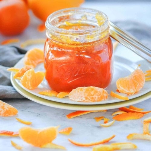 Marmalade in a Mason jar with lid leaning on it