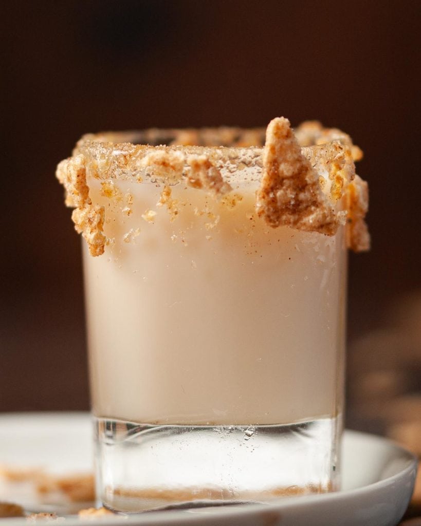 cinnamon toast crunch shot with baileys