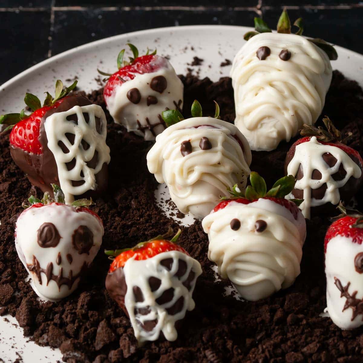 Easy Halloween Chocolate Covered Strawberries — Marley’s Menu