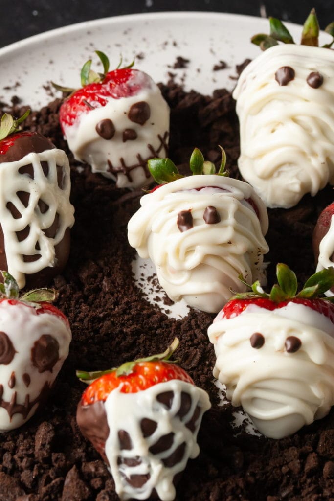 Halloween Chocolate-Covered Strawberries Recipe