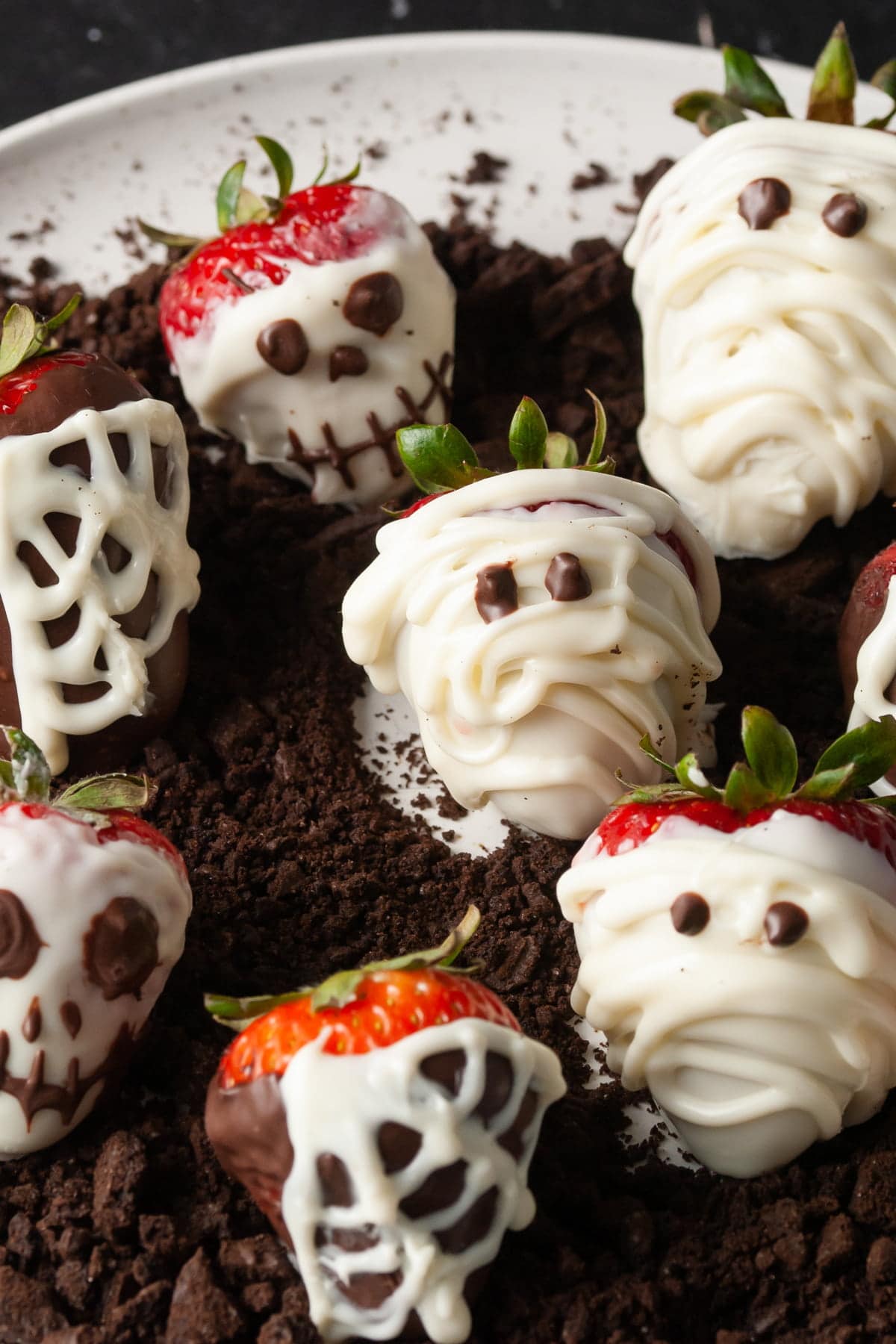 Easy Halloween Chocolate Covered Strawberries — Marley's Menu
