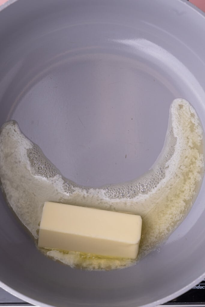 Melt the butter over low heat until completely liquefied. 