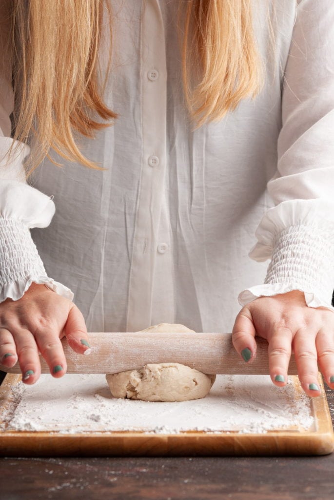 rolling out top pie crust dough flat