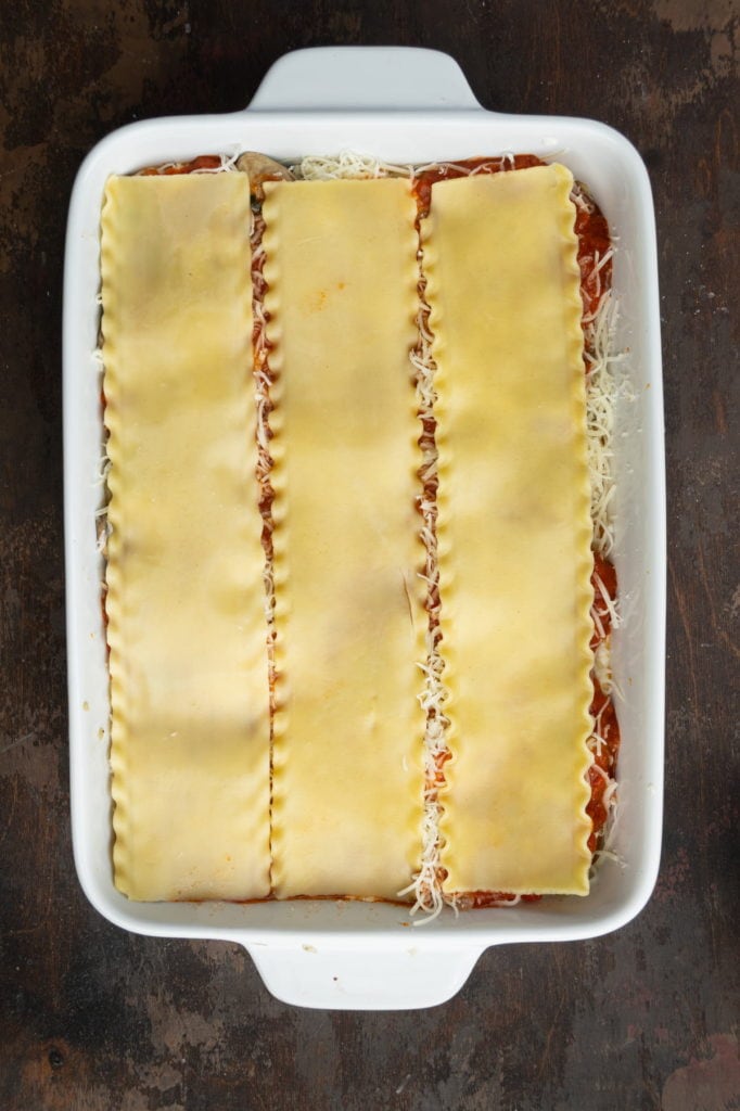 Second layer of cooked noodles in vegetarian lasagna without eggs. 