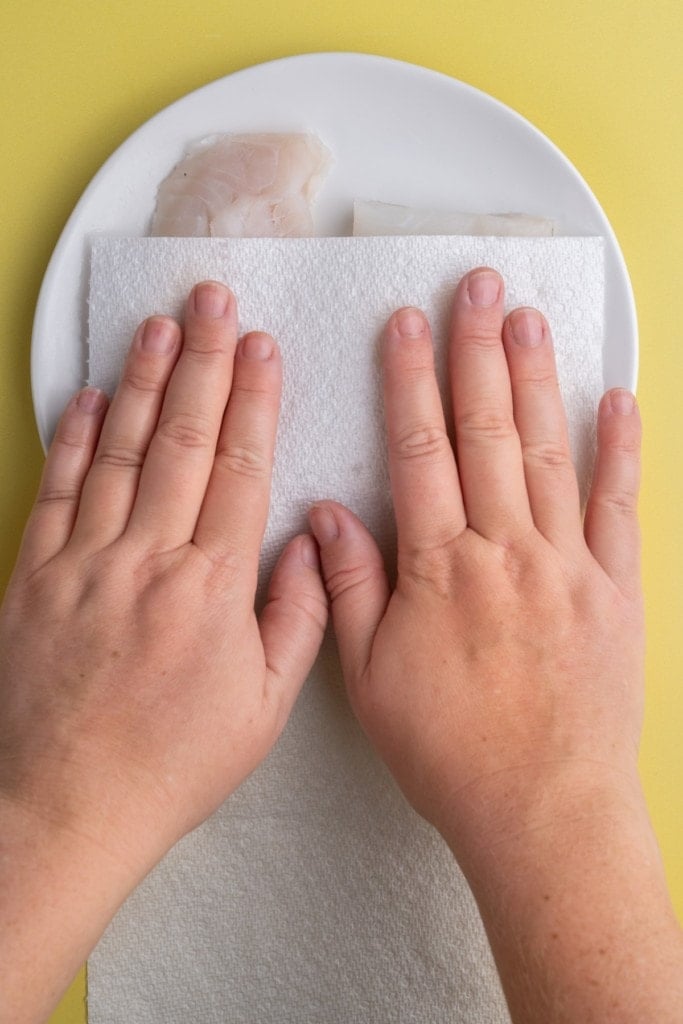 using paper towels to pat dry cod