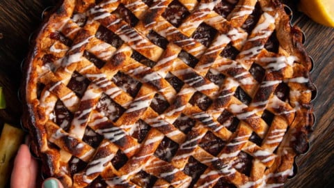 Mouth-Watering Drunken Apple Pie with Bourbon Drizzle