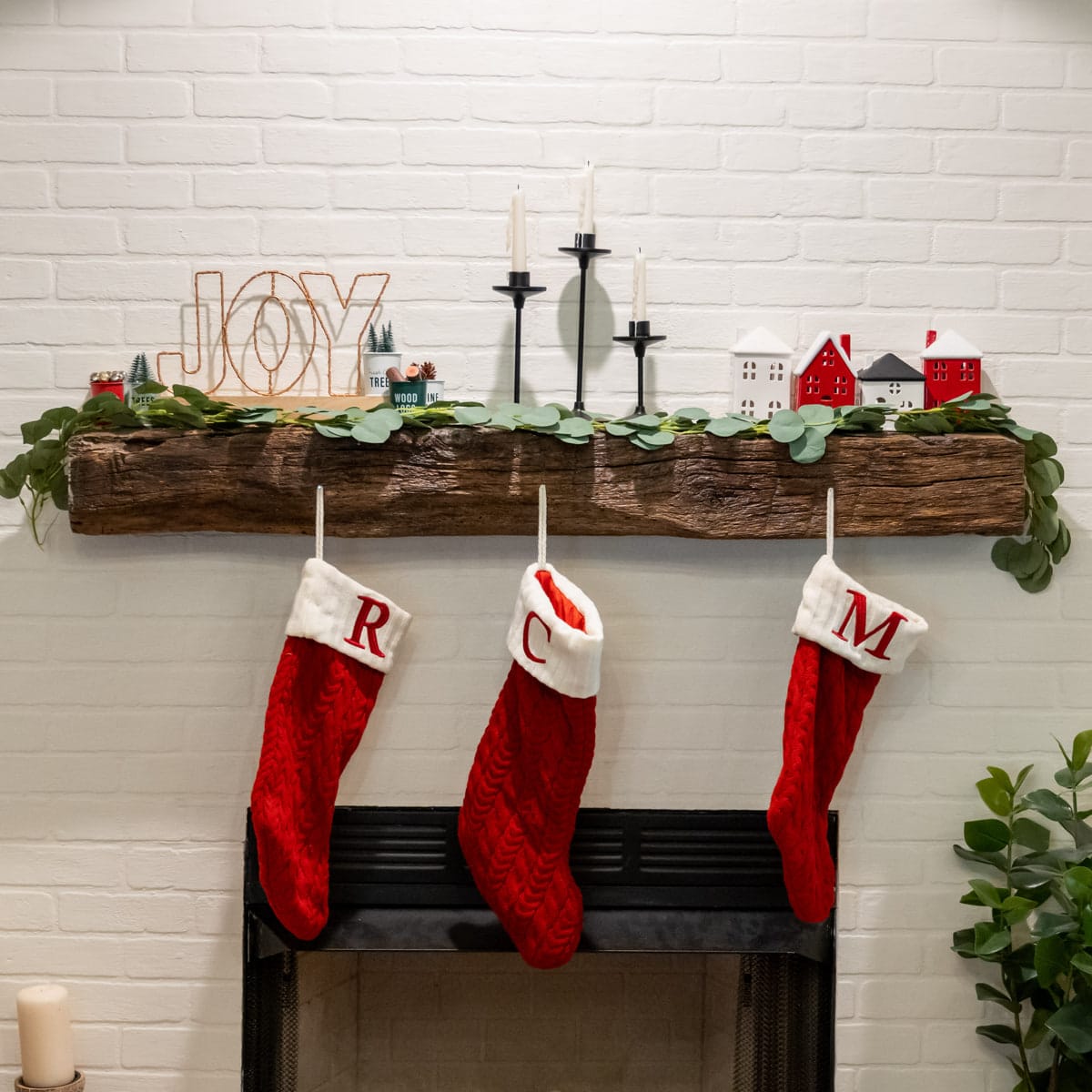 Fireplace mantle with Christmas stockings