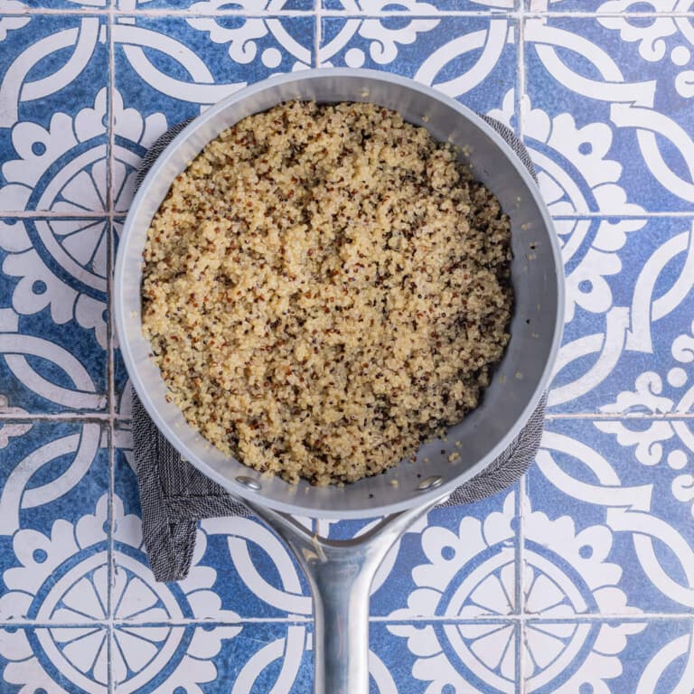 Fluffy and flavorful quinoa for Mediterranean bowl