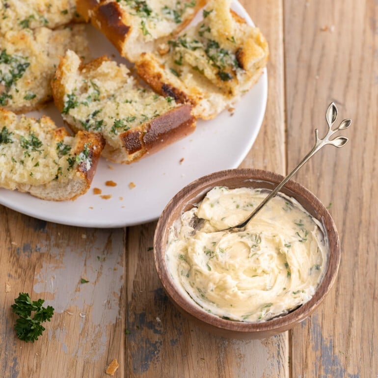 https://marleysmenu.com/wp-content/uploads/2023/04/Garlic-Bread-Spread-Featured-Image-770x770.jpg