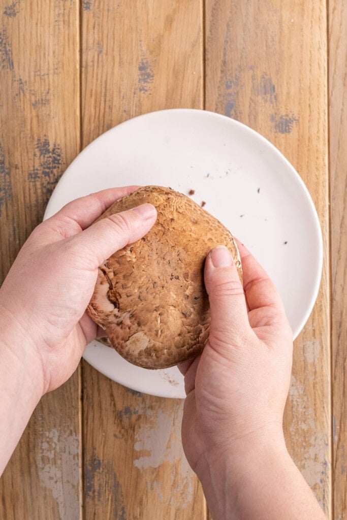 Wiping dirt off of portobello mushrooms instead of rinsing to clean