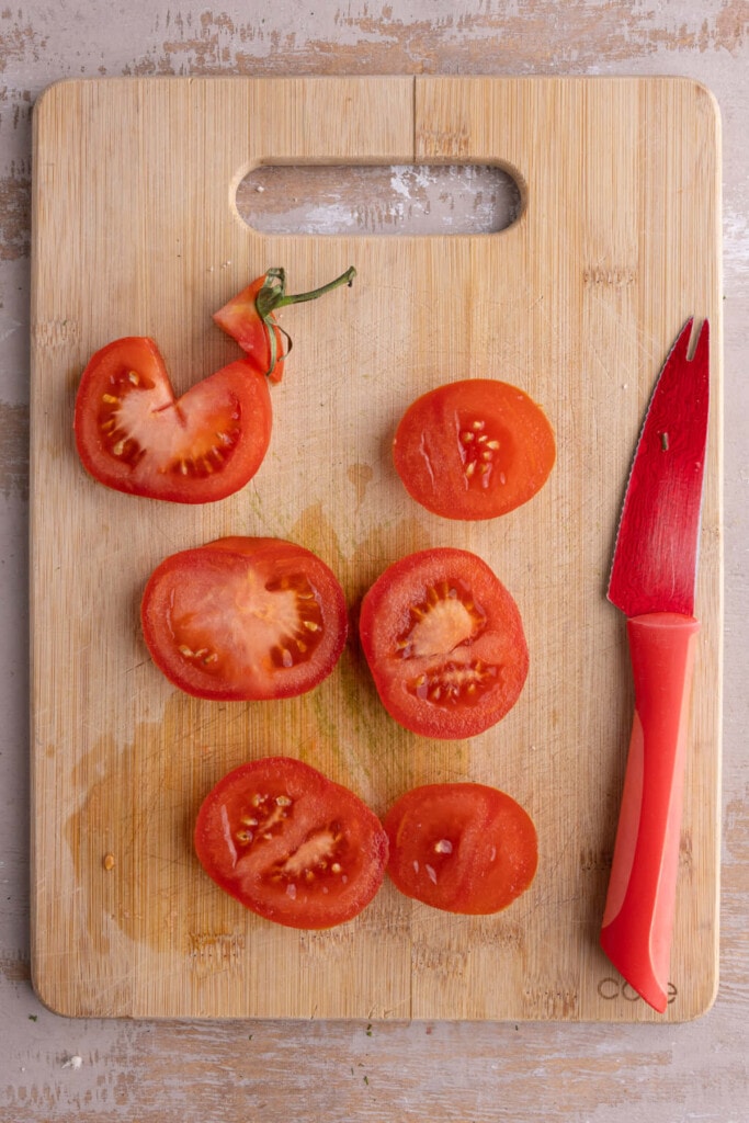 Slicing tomatoes for sliders