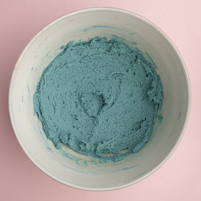 Cookie dough that has turned blue after adding food boloring