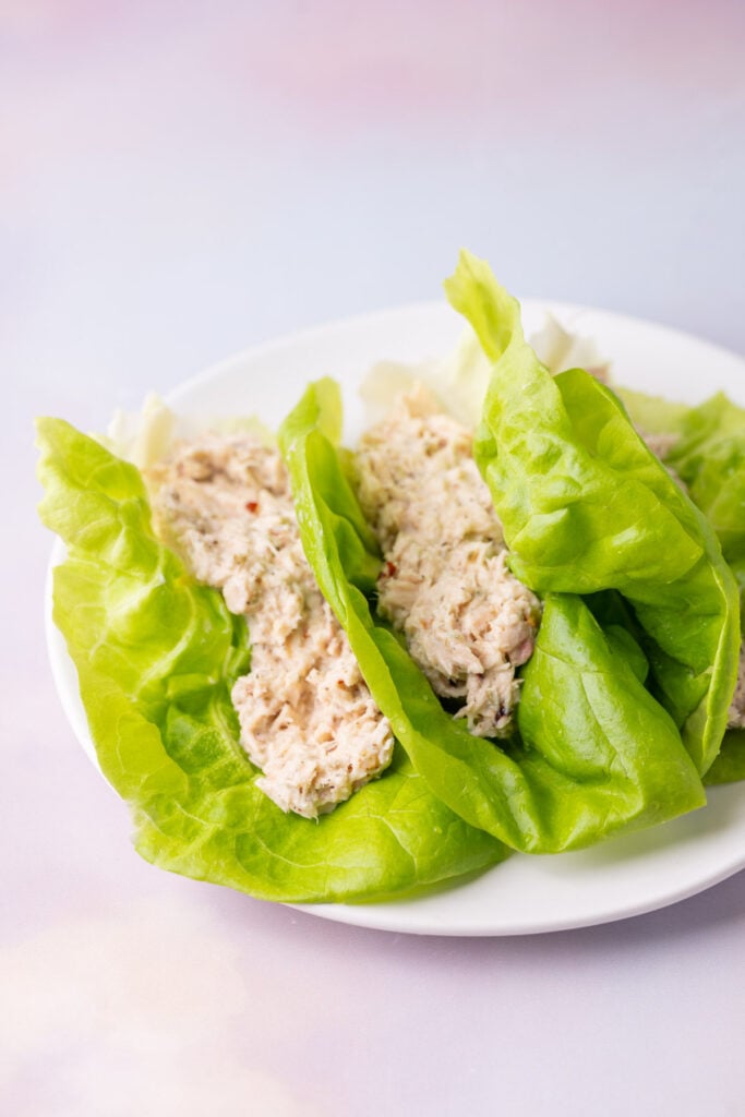 Delicious canned tuna salad served in lettuce leaves.
