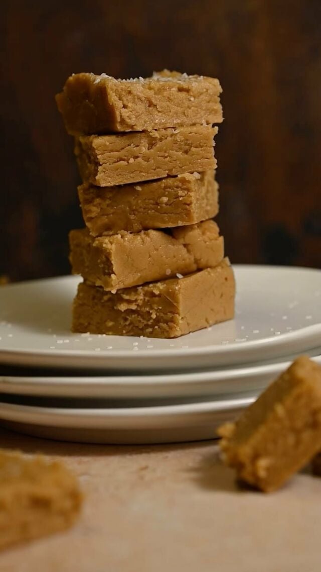 This No-Bake Peanut Butter fudge is nostalgic, nutty, and perfectly sweet. Only ten minutes of active cooking time and 5 ingredients!

#nationalpeanutbutterday #peanutbutter #peanutbutterfudge #homemadefudge #nobakedessert #5ingredients