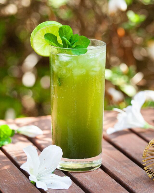 Which green cocktail are you choosing for st pats?
1. Matcha mojito
2. Matcha vodka cocktail 

#stpatricksday #stpats #stpattysday #matcha #matchacocktail #mojito
