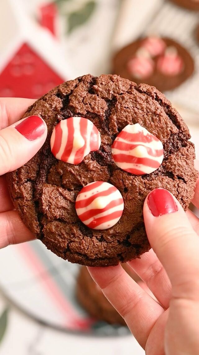 Chewy chocolate candy cane kiss cookies! 30 minutes, one bowl, no chilling time. Easy and the perfect balance of chocolate and peppermint! 

-36 candy cane kisses
-½ cup softened unsalted butter (½ cup butter = 1 stick)
-1 cup granulated sugar
-1 teaspoon vanilla extract
-1 large egg
-¾  cup  + 1 tablespoon all-purpose flour
-½ cup dark unsweetened cocoa powder
-¼ teaspoon salt (plus optional extra flaky sea salt for garnish)
-½ teaspoon baking soda

-Unwrap the candy cane kisses and place them in the freezer. 
-Preheat your oven to 350°F and line two large baking sheets with parchment paper or a reusable baking mat.
-To a large mixing bowl, add softened butter and brown sugar. Use a hand mixer on high to cream together until light and smooth (about 2-3 minutes).
-Add the egg and vanilla extract and use your hand mixer on low to combine.
-Add the flour, cocoa powder, salt, and baking soda and mix to combine, careful not to overbeat. -Use a spatula to scrape any flour off the sides of the bowl and integrate it into your dough.
-Use wet hands or a cookie scoop to shape 1 heaping tablespoon of dough into a ball and place it on your lined baking sheet. Leave a couple of inches in between each cookie for the dough to spread. 
-Bake for 12-14 minutes until the edges are crispy to touch. Grab your kisses from the freezer and press 3 into each cookie while they are still hot. Allow to cool completely before enjoying!