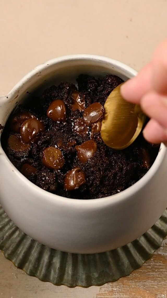 This MUG BROWNIE is a dream come true! Fudgy and delicious, requires only a mug, six ingredients, and a microwave and is ready in just under 5 minutes.

-2 tablespoons cocoa powder
-1 tablespoon all-purpose flour
-2 tablespoons granulated sugar
-2 tablespoons oil (vegetable, coconut, canola, safflower, or grapeseed)
-2 tablespoons vanilla almond milk (or other milk of preference)
-2 tablespoons dark chocolate chips
-1 pinch sea salt (optional)

-Add cocoa powder, flour, and sugar to a standard 8-ounce or 10-ounce microwave-safe mug. Use a fork to stir, ensuring there are no lumps.
-Add milk and oil and stir well, making sure to get all the dry ingredients that may be hiding in the corners of the mug.
-Add chocolate chips on top and microwave on high for 80 seconds. Add a pinch of salt to top (optional). Enjoy!
